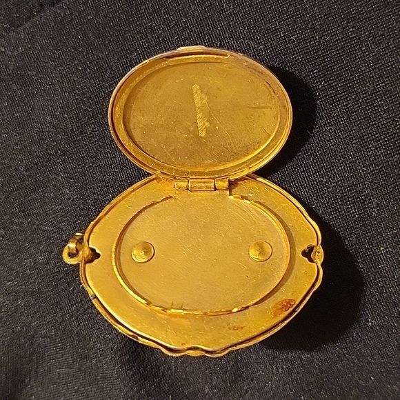 Antique cameo locket - Picture 2 of 2